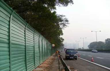 Anti-corrosion treatment process of sound barrier column